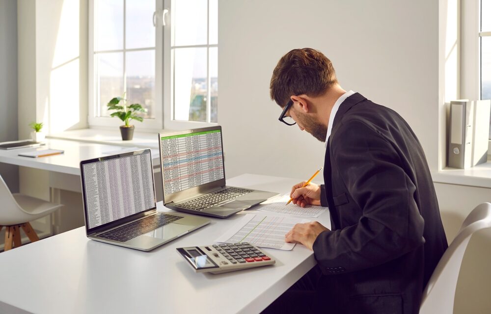 Male,Bookkeeper,Working,With,Financial,Report,In,In,Office.,Man
